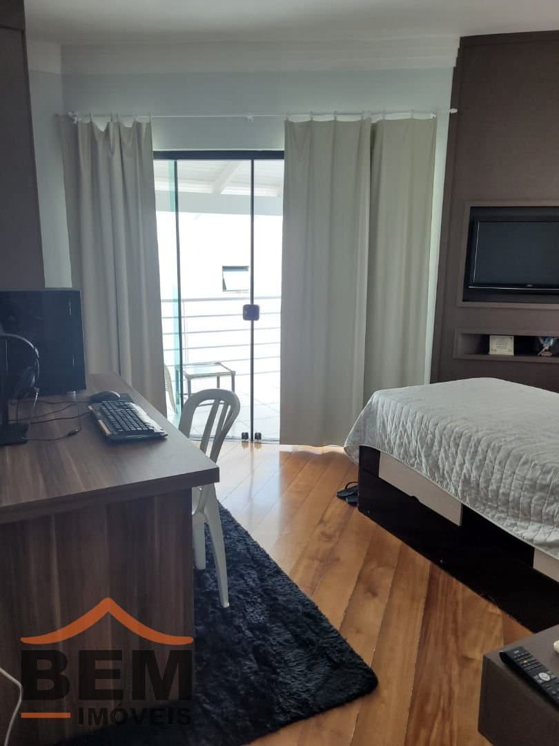 Casa para Venda com 5 quartos e 400m² no bairro Fazenda, em Itajaí