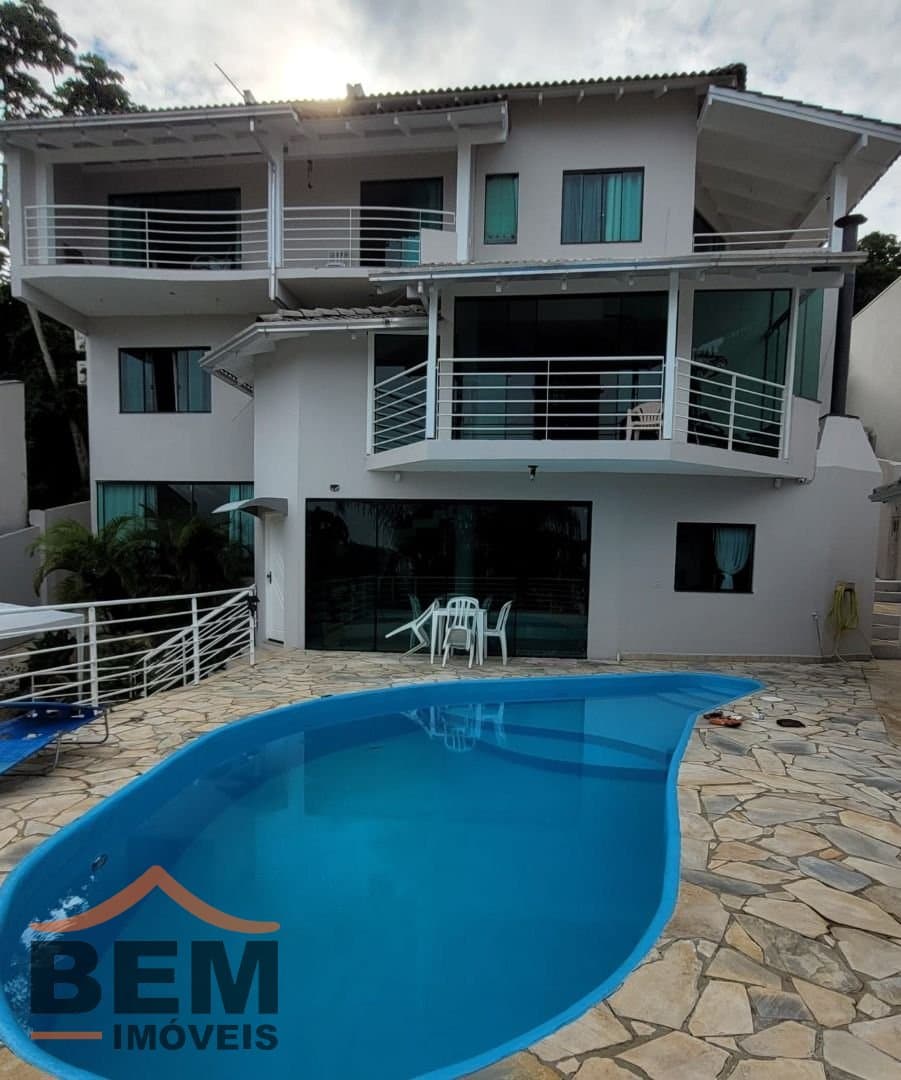Casa para Venda com 5 quartos e 400m² no bairro Fazenda, em Itajaí