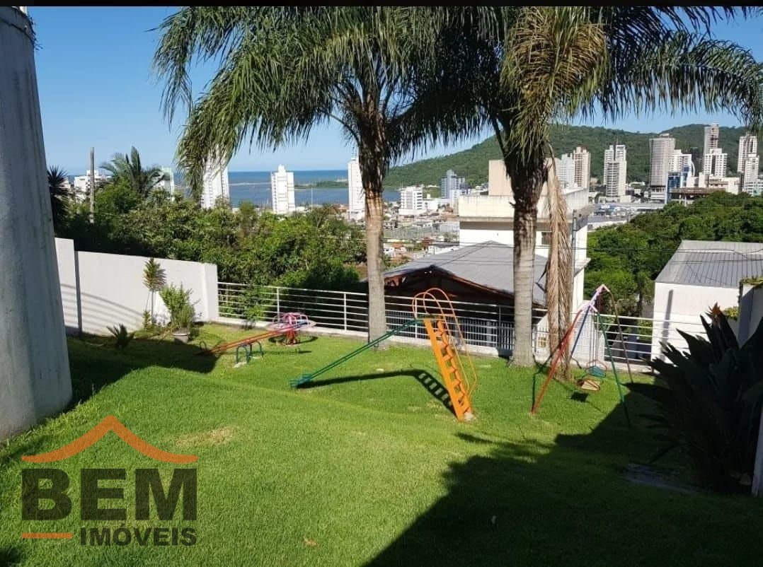 Casa para Venda com 5 quartos e 400m² no bairro Fazenda, em Itajaí