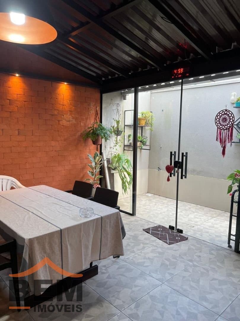 Casa para Venda com 2 quartos e 150m² no bairro Santa Regina, em Camboriú