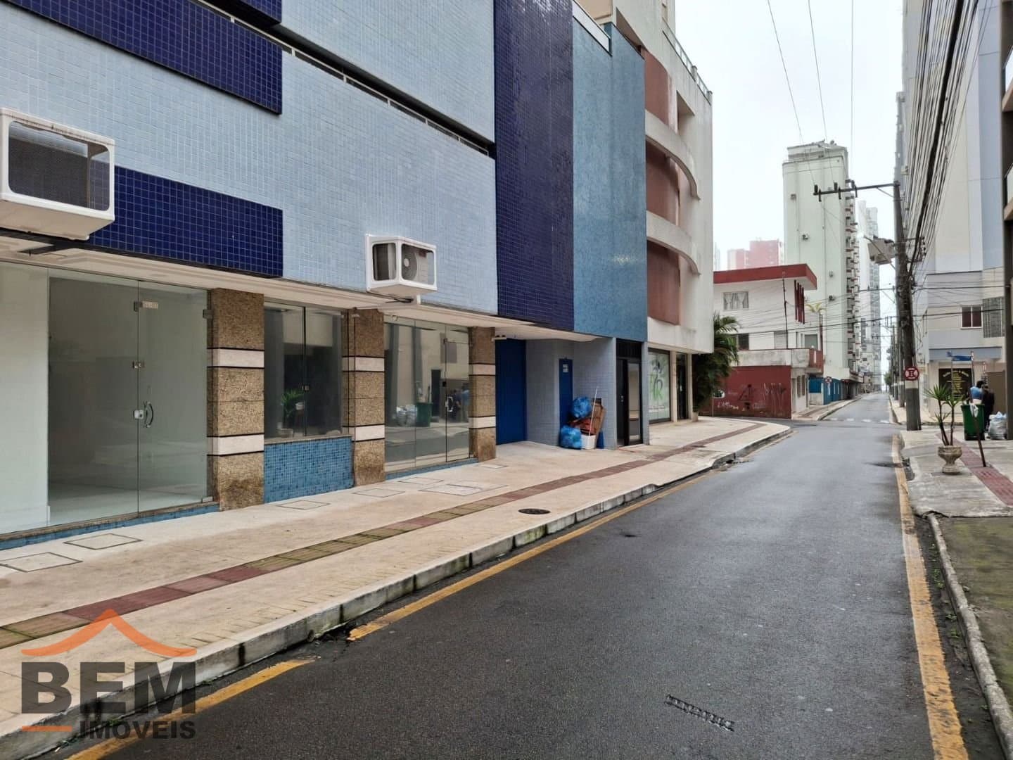 Salas/Conjuntos para Locação com 52m² no bairro Centro, em Balneário Camboriú: 01- FACHADA 