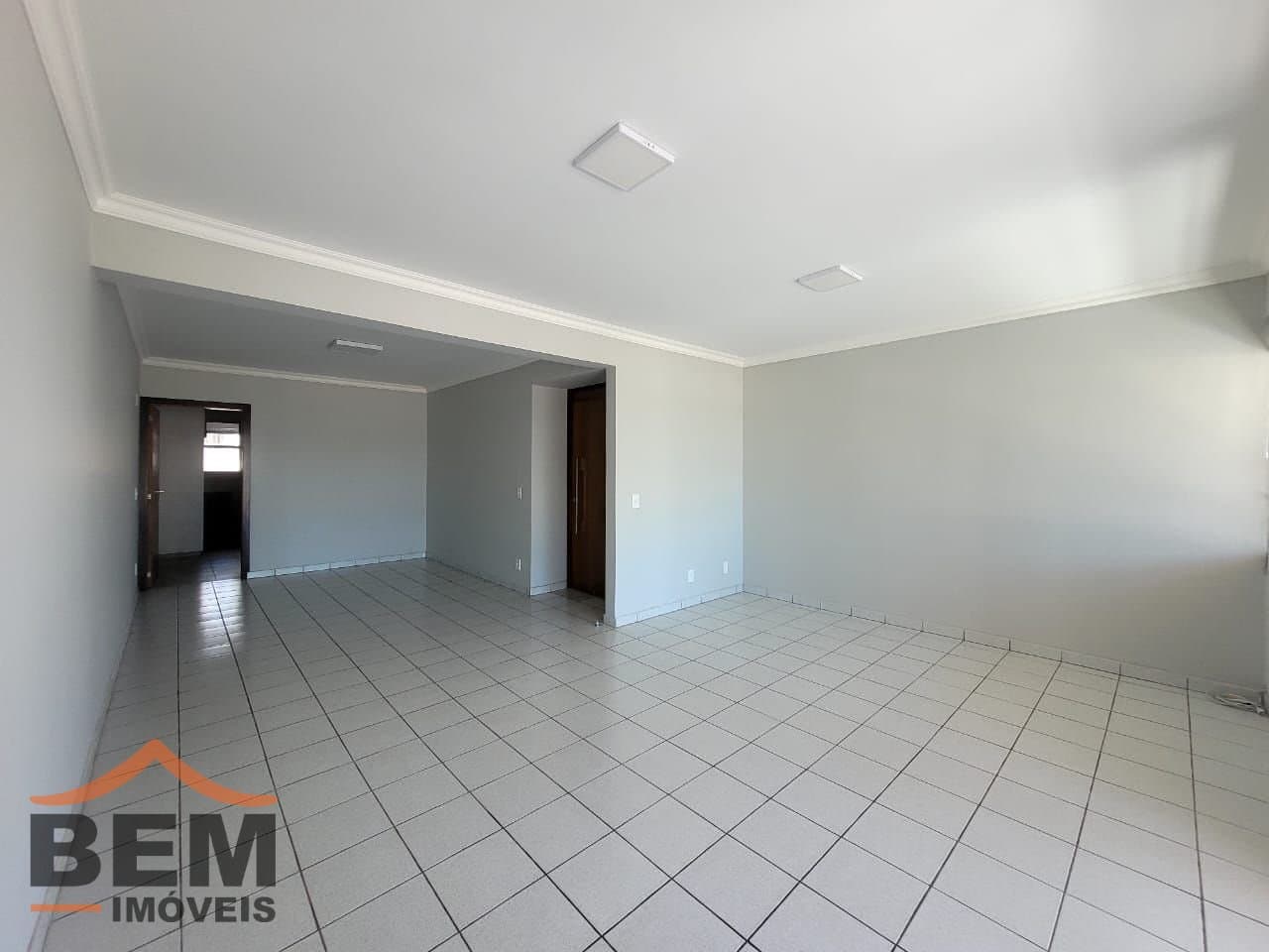 Apartamento para Locação com 3 quartos e 139m² no bairro Frente Mar, em Balneário Camboriú: 09- SALA DE ESTAR 