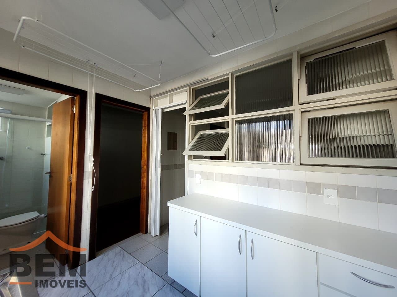 Apartamento para Locação com 3 quartos e 139m² no bairro Frente Mar, em Balneário Camboriú: 15- COZINHA 