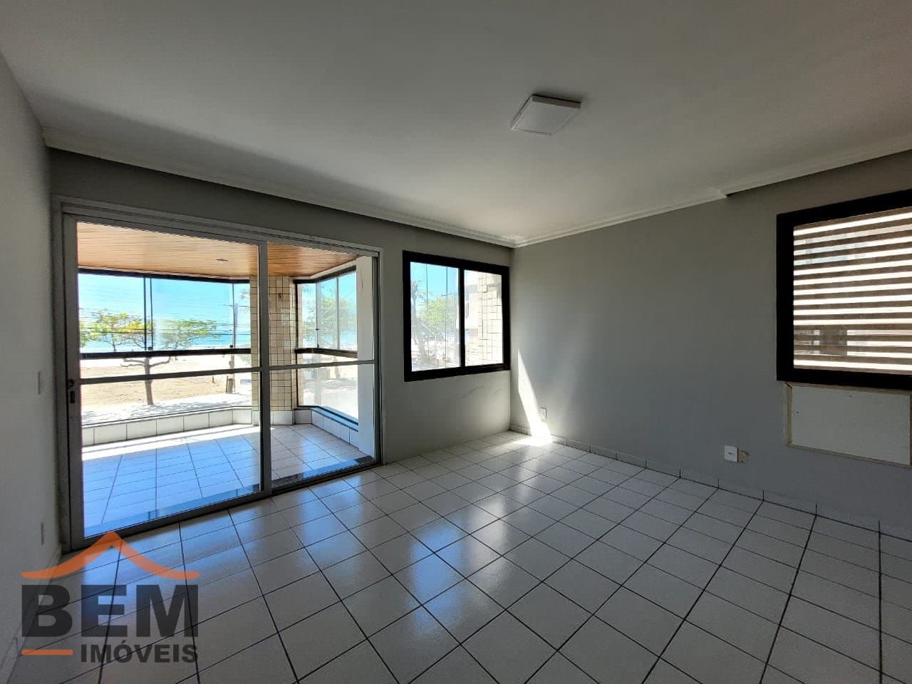 Apartamento para Locação com 3 quartos e 139m² no bairro Frente Mar, em Balneário Camboriú: 24- SALA DE ESTAR 