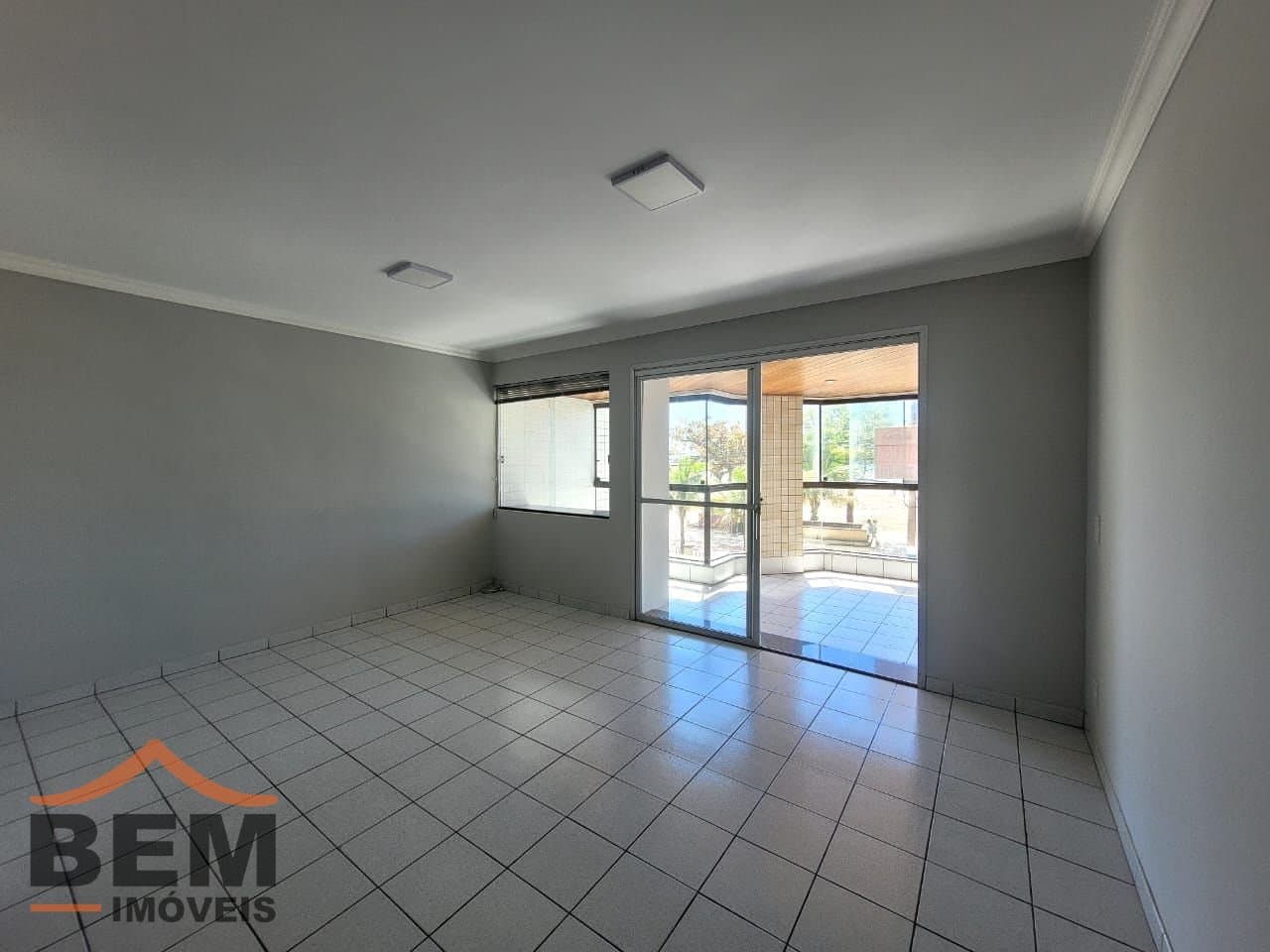 Apartamento para Locação com 3 quartos e 139m² no bairro Frente Mar, em Balneário Camboriú: 08- SALA DE ESTAR 