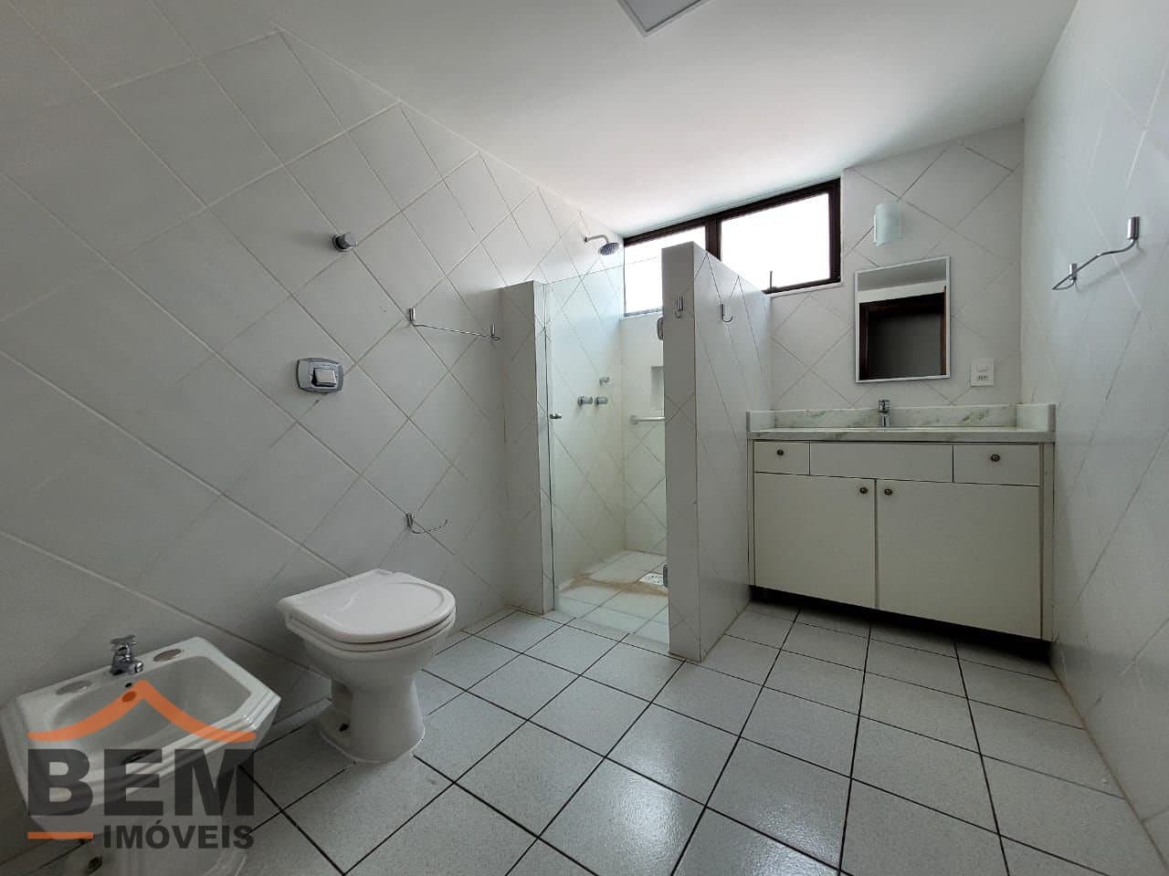 Apartamento para Locação com 3 quartos e 139m² no bairro Frente Mar, em Balneário Camboriú: 23- BANHEIRO 02