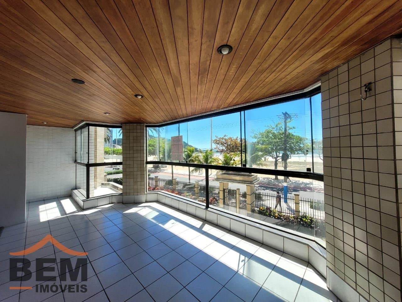 Apartamento para Locação com 3 quartos e 139m² no bairro Frente Mar, em Balneário Camboriú: 07- SALA DE ESTAR 