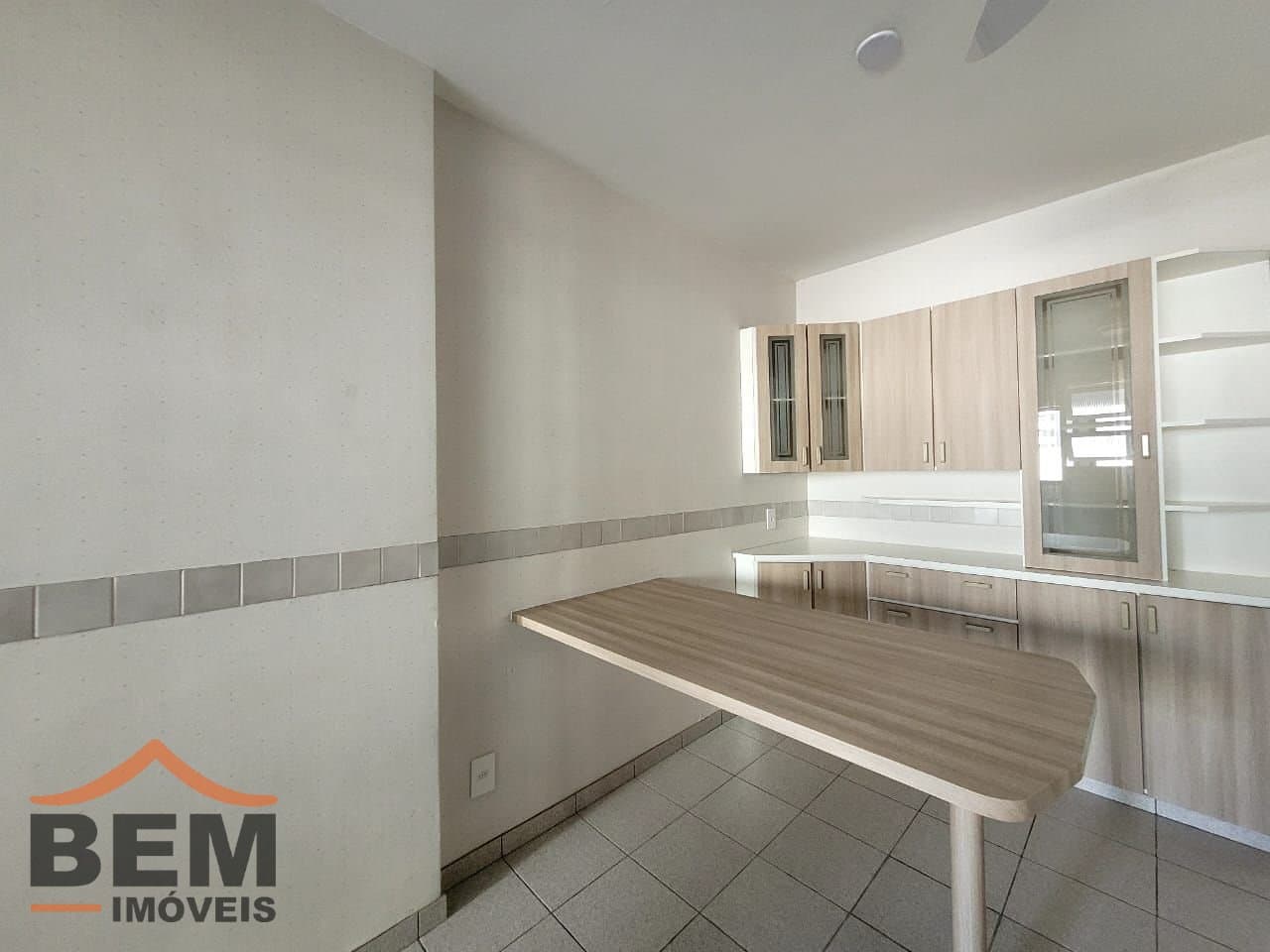 Apartamento para Locação com 3 quartos e 139m² no bairro Frente Mar, em Balneário Camboriú: 12- COZINHA 