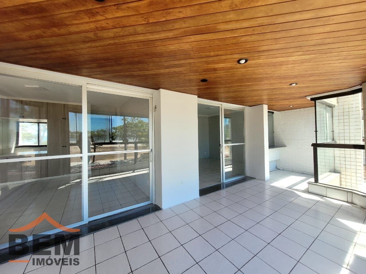 Apartamento para Locação com 3 quartos e 139m² no bairro Frente Mar, em Balneário Camboriú: 06- SALA DE ESTAR