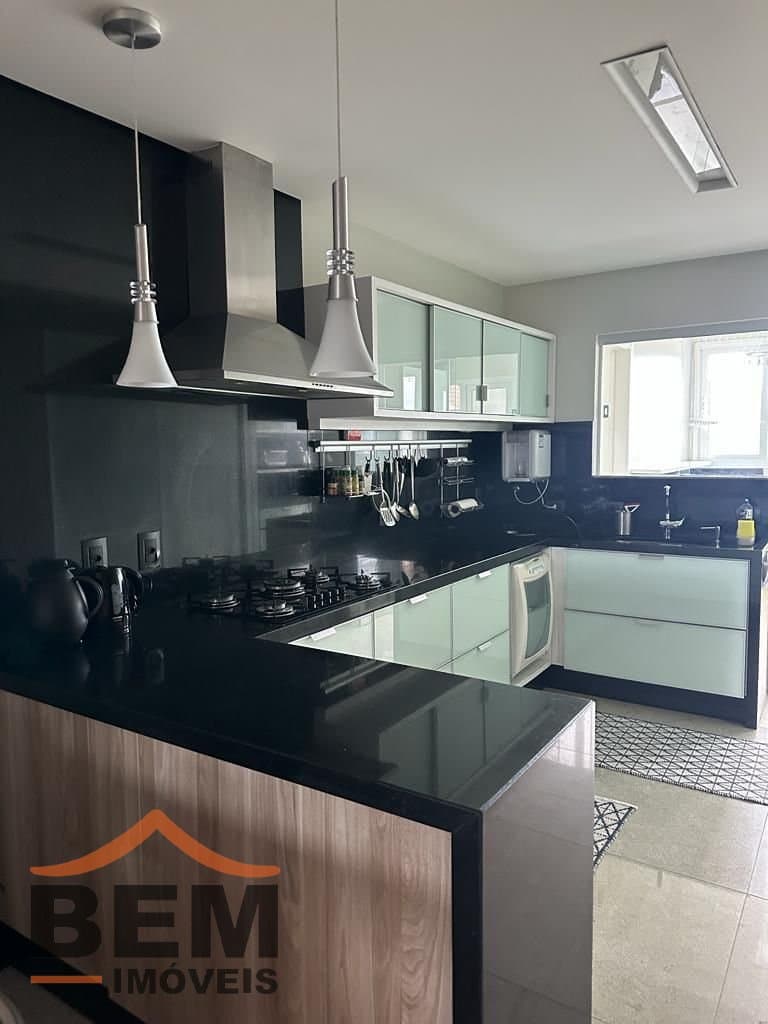 Apartamento para Locação com 5 quartos e 235m² no bairro Frente Mar, em Balneário Camboriú: 08- COZINHA 