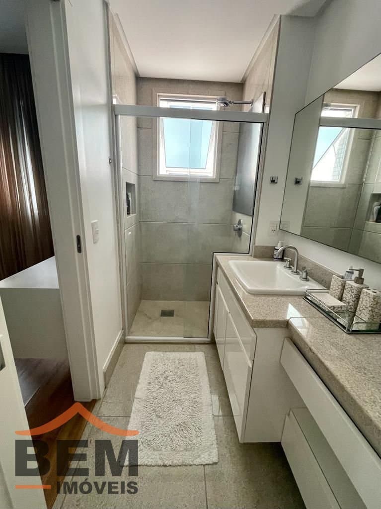 Apartamento para Locação com 5 quartos e 235m² no bairro Frente Mar, em Balneário Camboriú: 28- BANHEIRO SUÍTE