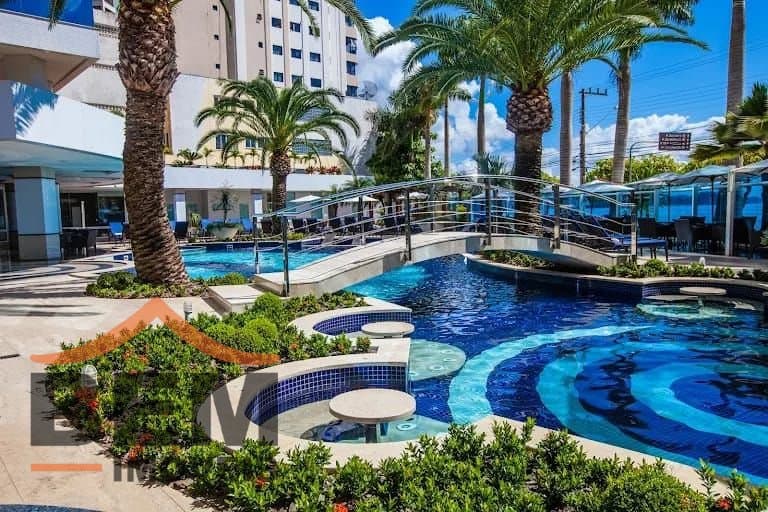 Apartamento para Locação com 5 quartos e 235m² no bairro Frente Mar, em Balneário Camboriú: 02- PISCINA