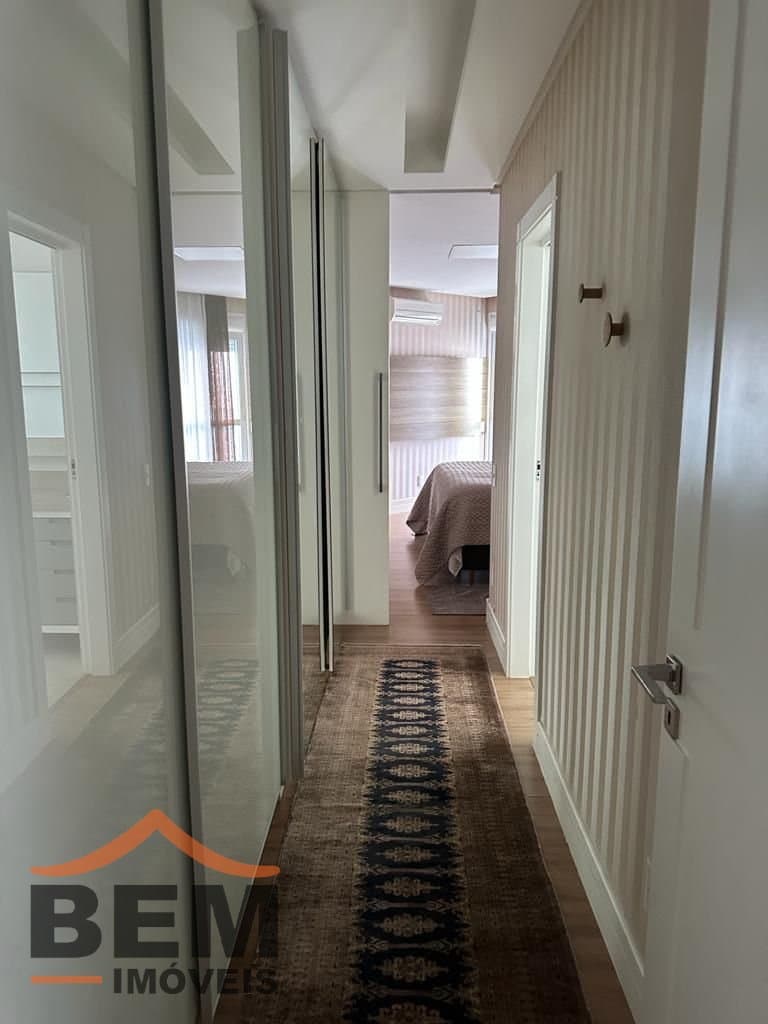 Apartamento para Locação com 5 quartos e 235m² no bairro Frente Mar, em Balneário Camboriú: 15- CORREDOR 