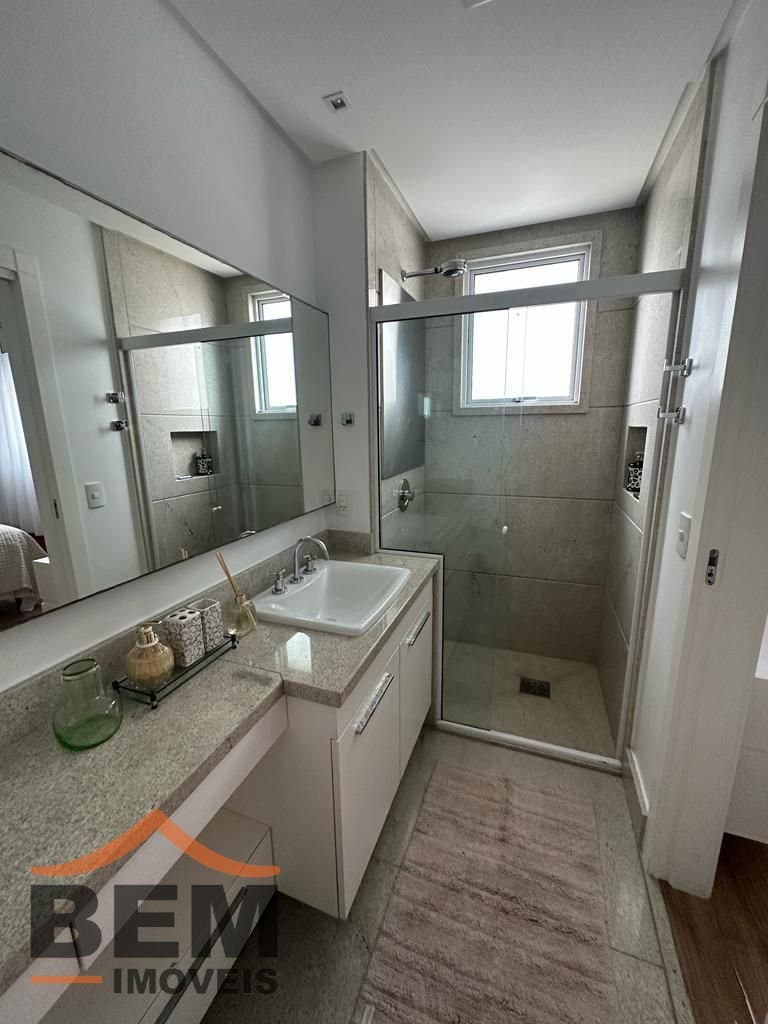 Apartamento para Locação com 5 quartos e 235m² no bairro Frente Mar, em Balneário Camboriú: 27- BANHEIRO SUÍTE