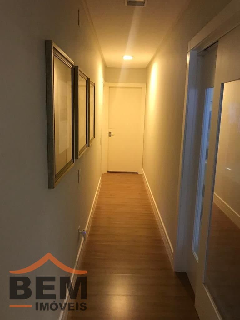 Apartamento para Locação com 5 quartos e 235m² no bairro Frente Mar, em Balneário Camboriú: 19- CORREDOR 