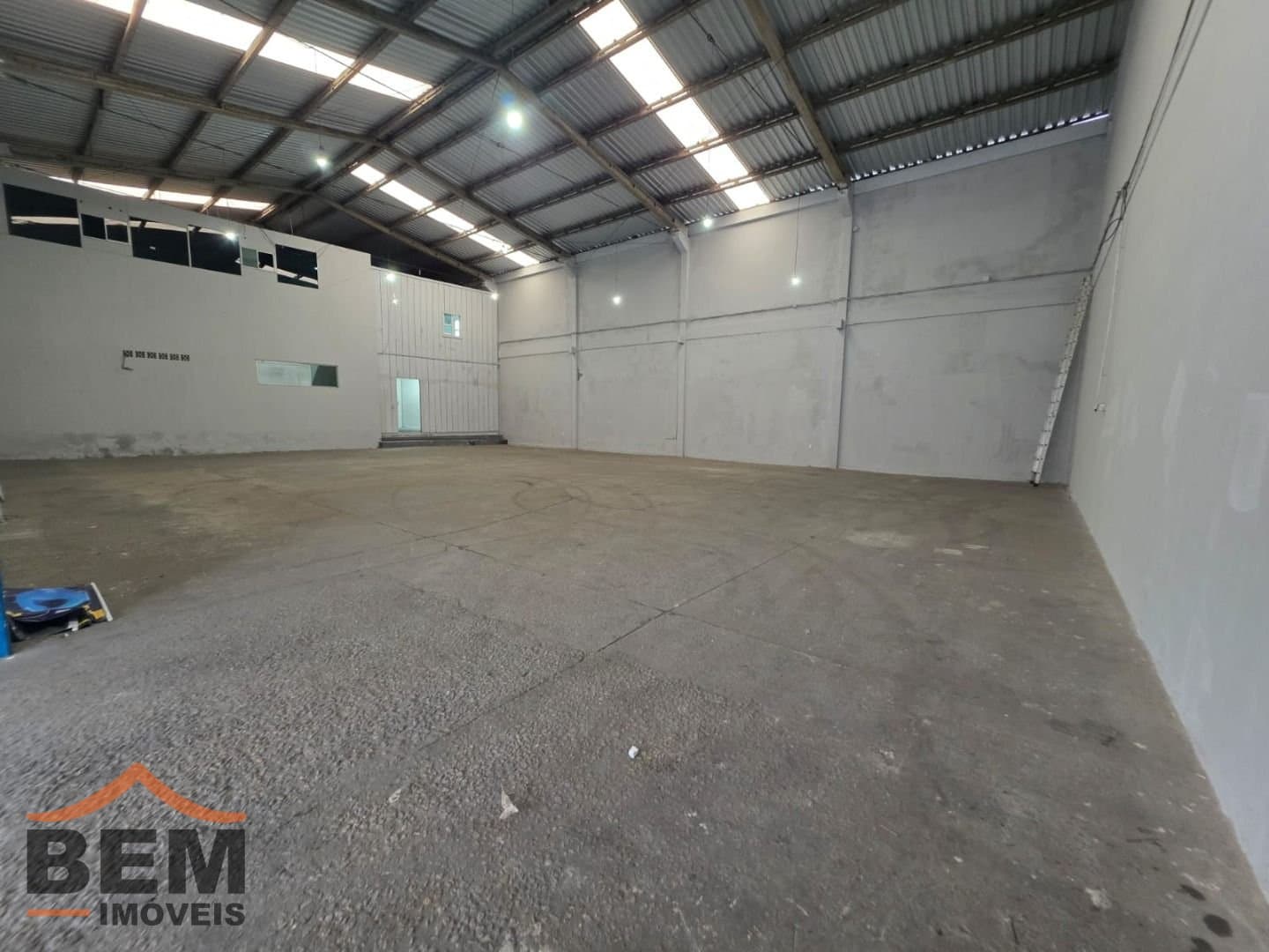 Galpão para Locação com 550m² no bairro Municipios, em Balneário Camboriú: 05- GALPÃO 