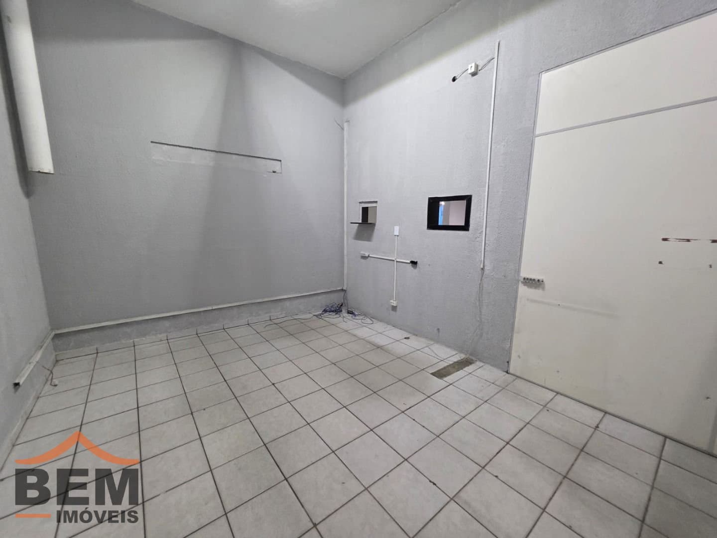 Galpão para Locação com 550m² no bairro Municipios, em Balneário Camboriú: 15-GALPÃO 