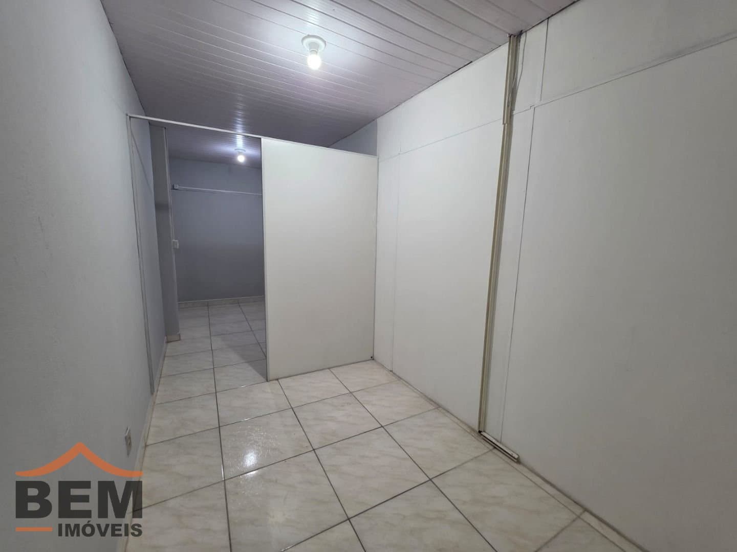 Galpão para Locação com 550m² no bairro Municipios, em Balneário Camboriú: 10-GALPÃO 