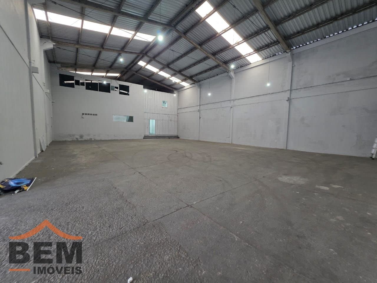 Galpão para Locação com 550m² no bairro Municipios, em Balneário Camboriú: 03- GALPÃO 