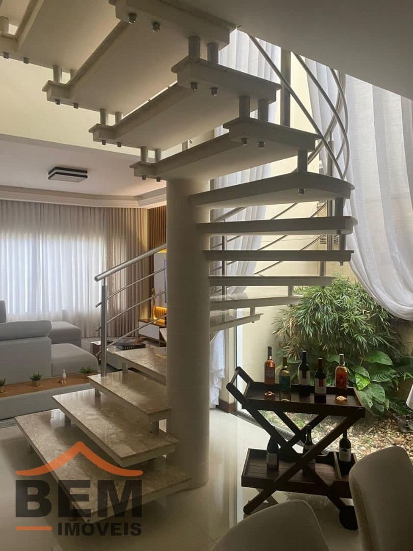 Casa para Venda com 3 quartos e 228m² no bairro Ressacada, em Itajaí