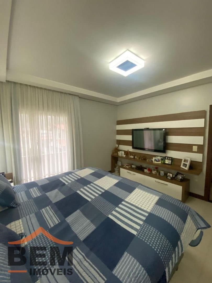 Casa para Venda com 3 quartos e 228m² no bairro Ressacada, em Itajaí