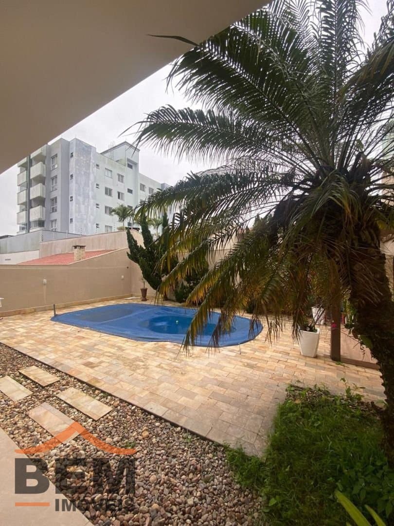 Casa para Venda com 3 quartos e 228m² no bairro Ressacada, em Itajaí
