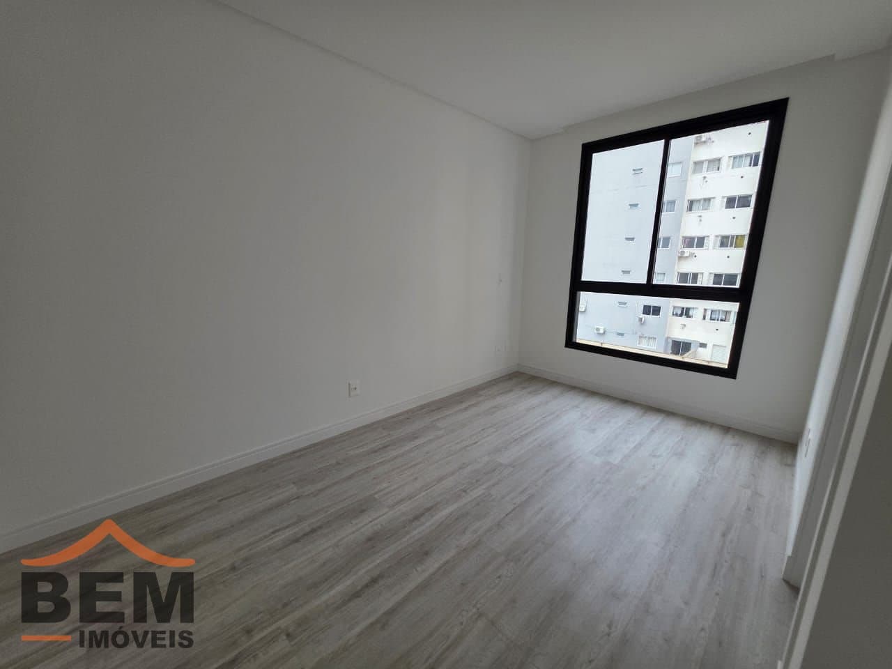 Apartamento para Locação com 2 quartos e 70m² no bairro Centro, em Camboriú