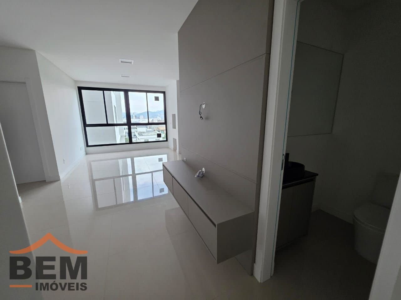 Apartamento para Locação com 2 quartos e 70m² no bairro Centro, em Camboriú