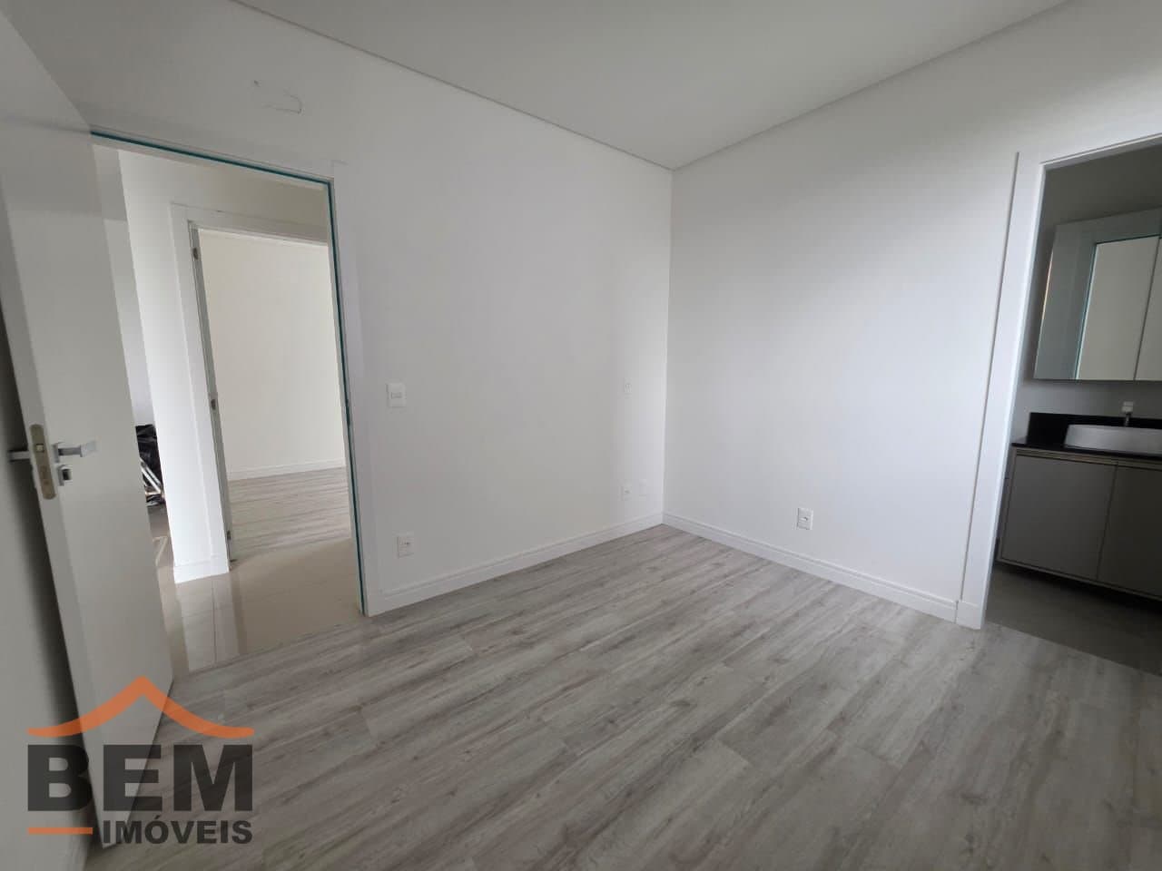 Apartamento para Locação com 2 quartos e 70m² no bairro Centro, em Camboriú