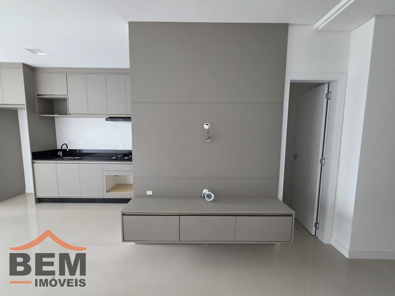 Apartamento para Locação com 2 quartos e 70m² no bairro Centro, em Camboriú