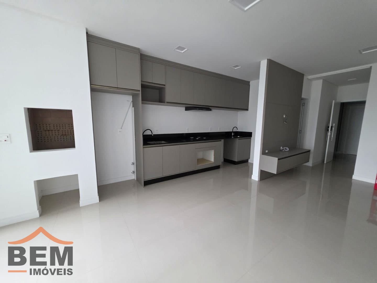 Apartamento para Locação com 2 quartos e 70m² no bairro Centro, em Camboriú