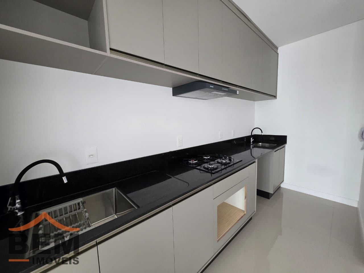 Apartamento para Locação com 2 quartos e 70m² no bairro Centro, em Camboriú