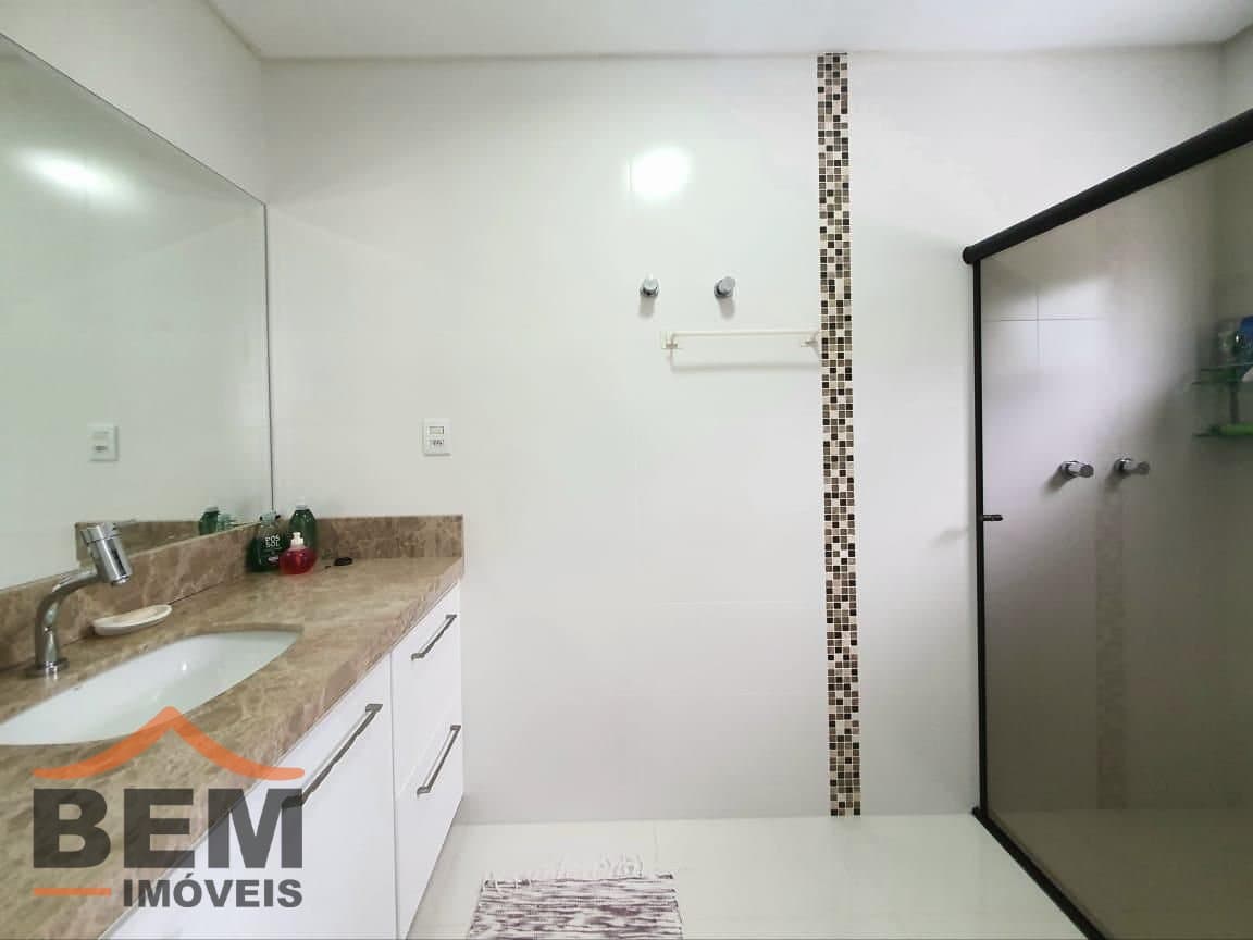 Casa para Venda com 4 quartos e 376m² no bairro Ressacada, em Itajaí