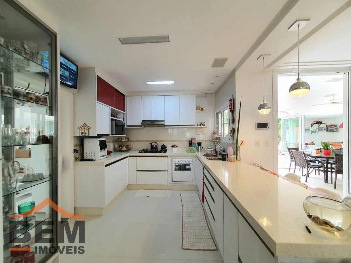 Casa para Venda com 4 quartos e 376m² no bairro Ressacada, em Itajaí