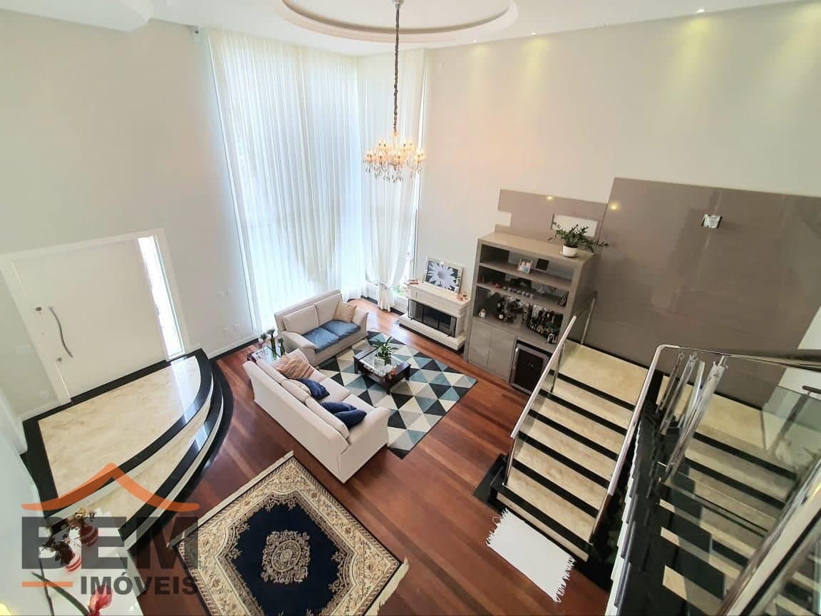 Casa para Venda com 4 quartos e 376m² no bairro Ressacada, em Itajaí