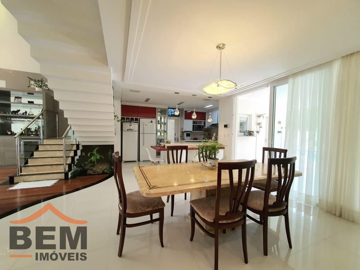 Casa para Venda com 4 quartos e 376m² no bairro Ressacada, em Itajaí