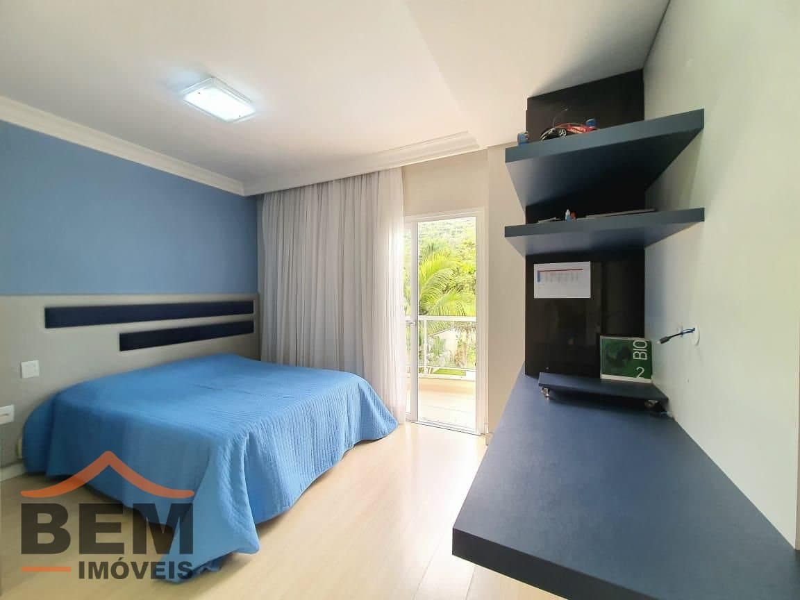 Casa para Venda com 4 quartos e 376m² no bairro Ressacada, em Itajaí