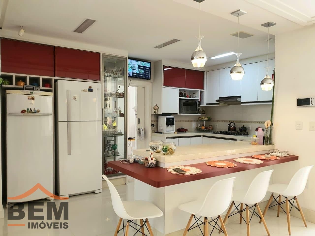 Casa para Venda com 4 quartos e 376m² no bairro Ressacada, em Itajaí