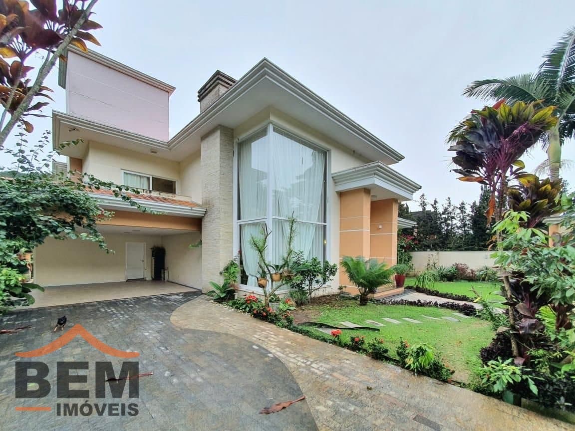 Casa para Venda com 4 quartos e 376m² no bairro Ressacada, em Itajaí