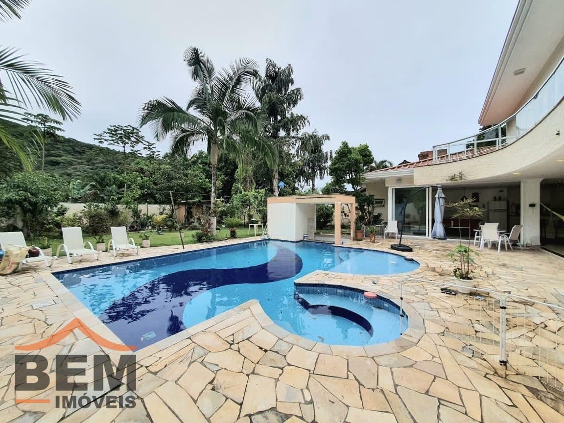 Casa para Venda com 4 quartos e 376m² no bairro Ressacada, em Itajaí