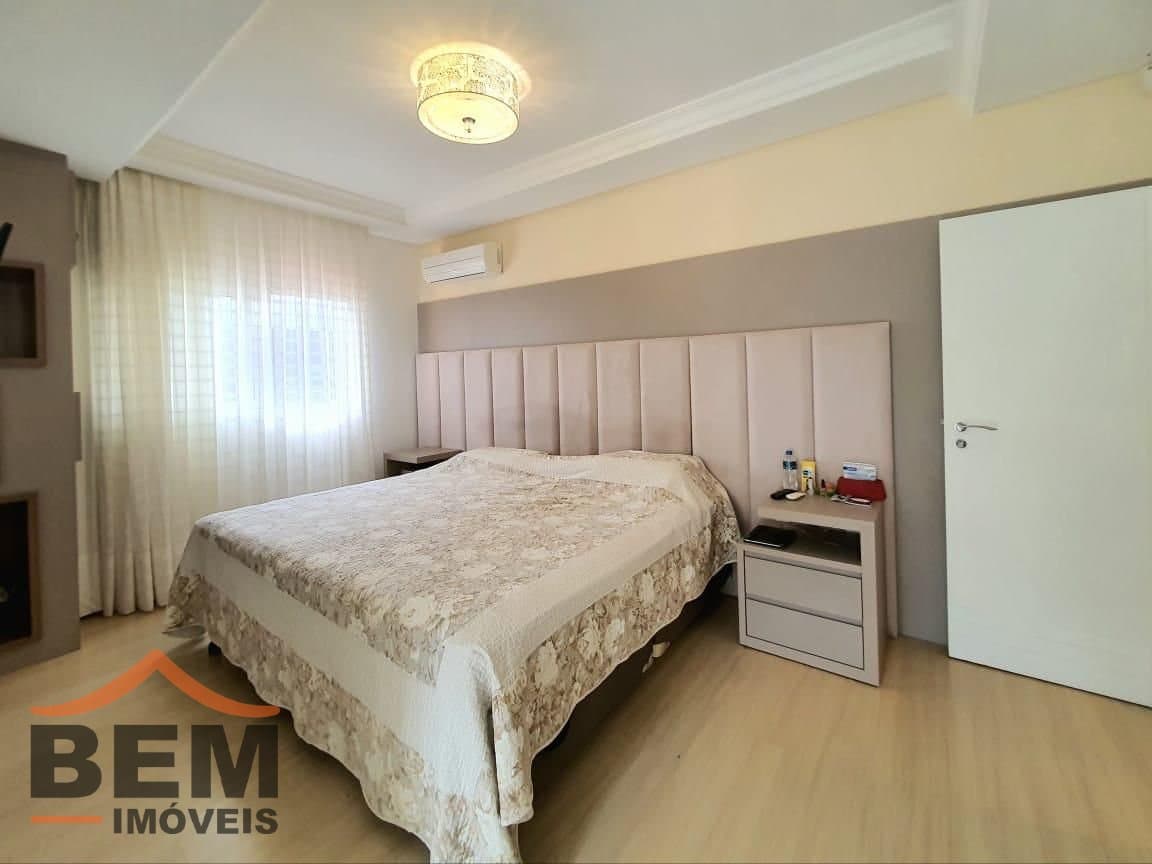 Casa para Venda com 4 quartos e 376m² no bairro Ressacada, em Itajaí