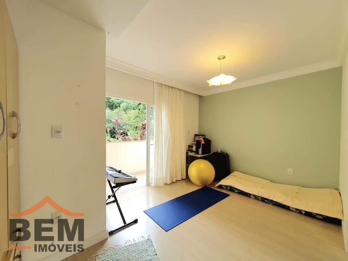 Casa para Venda com 4 quartos e 376m² no bairro Ressacada, em Itajaí