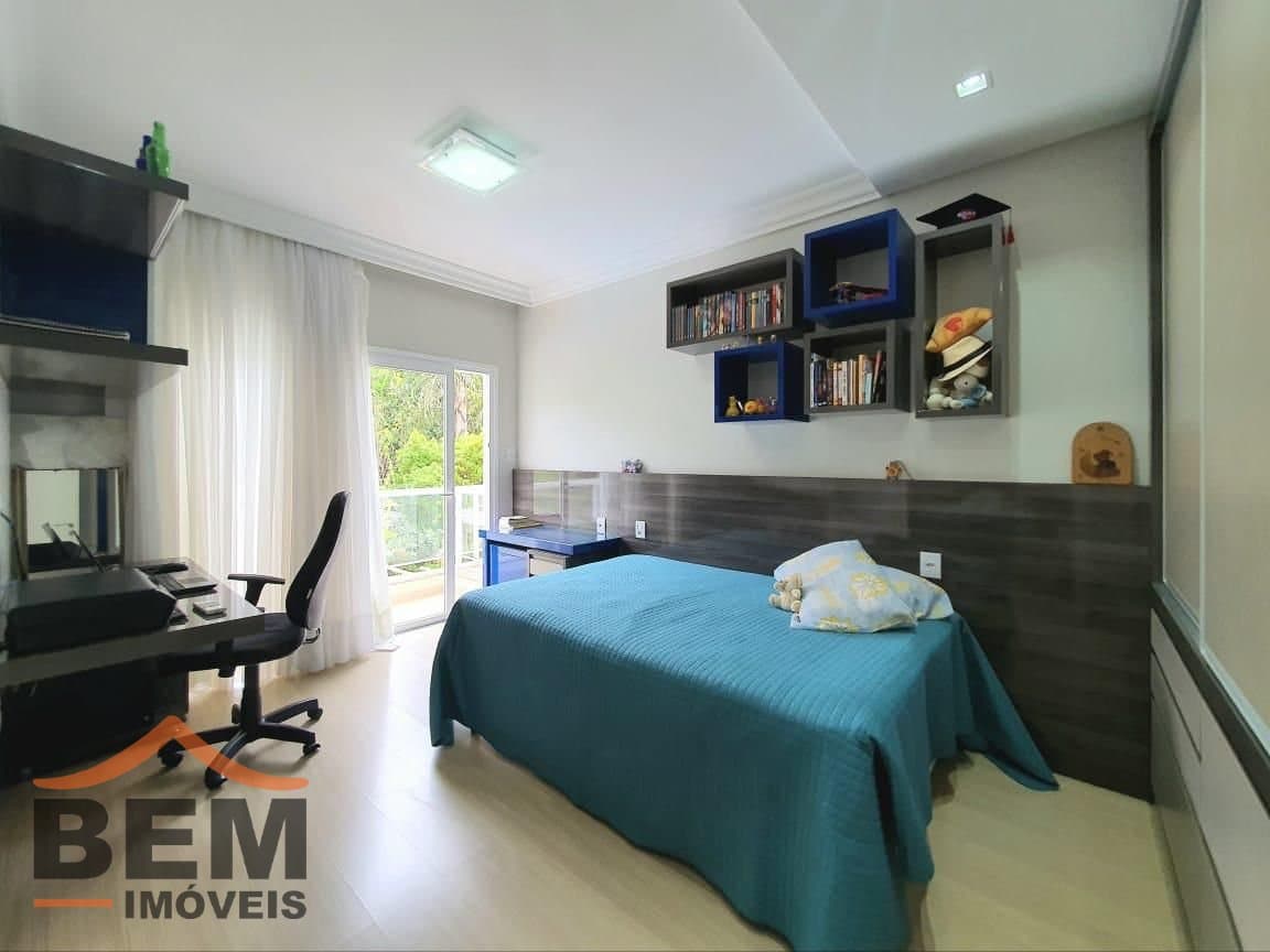 Casa para Venda com 4 quartos e 376m² no bairro Ressacada, em Itajaí