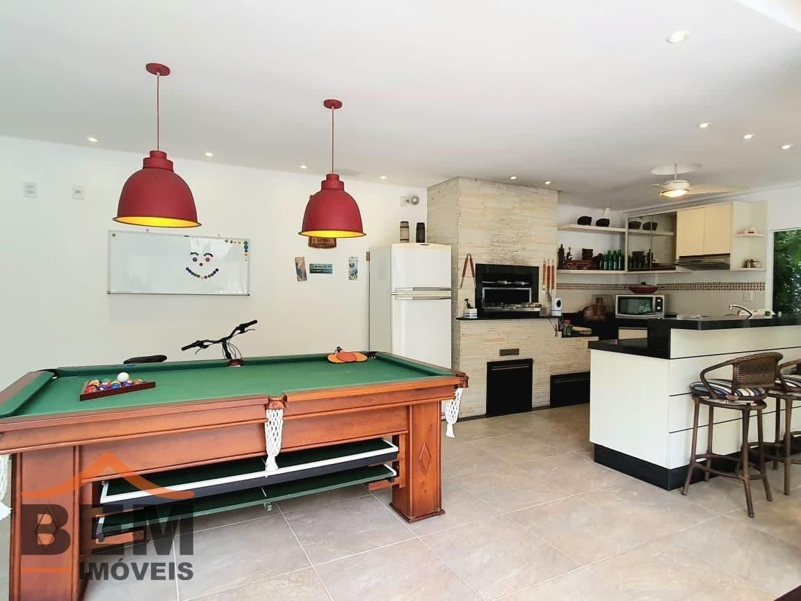 Casa para Venda com 4 quartos e 376m² no bairro Ressacada, em Itajaí