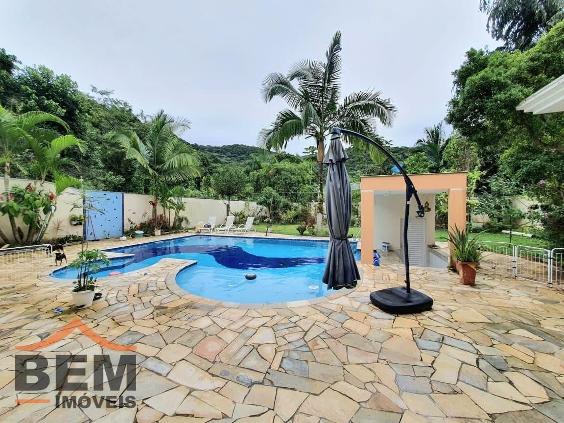 Casa para Venda com 4 quartos e 376m² no bairro Ressacada, em Itajaí