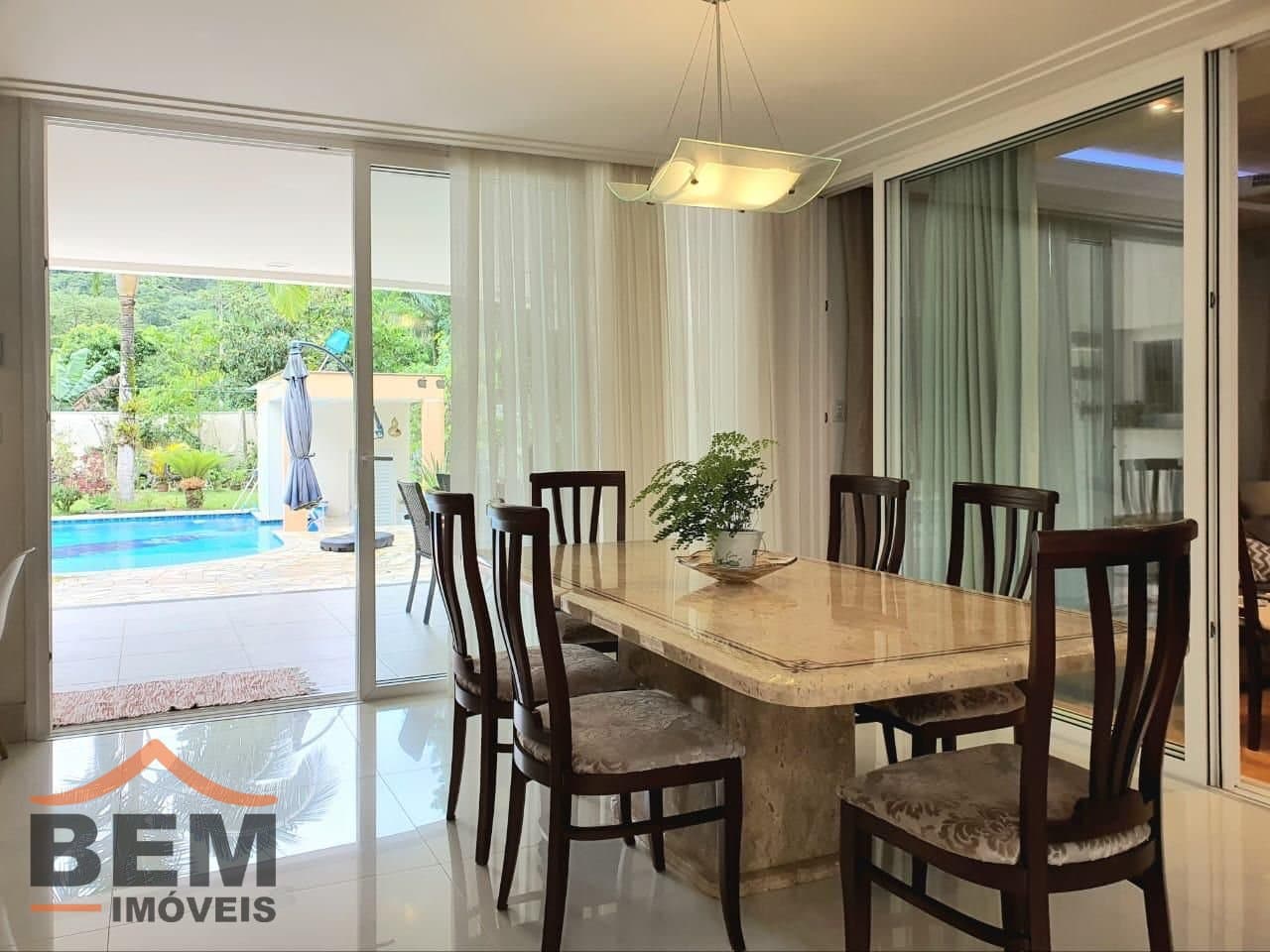 Casa para Venda com 4 quartos e 376m² no bairro Ressacada, em Itajaí
