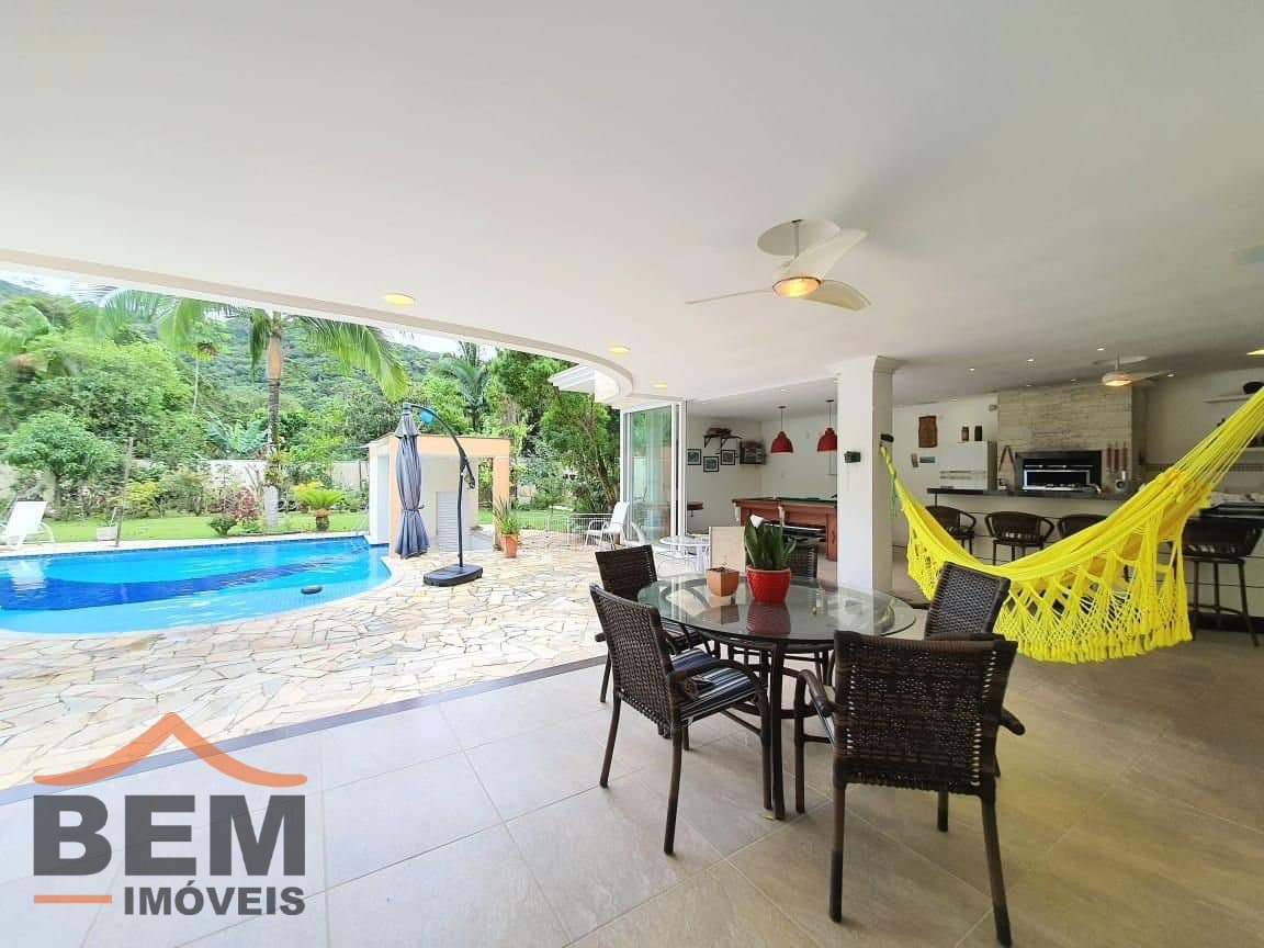 Casa para Venda com 4 quartos e 376m² no bairro Ressacada, em Itajaí