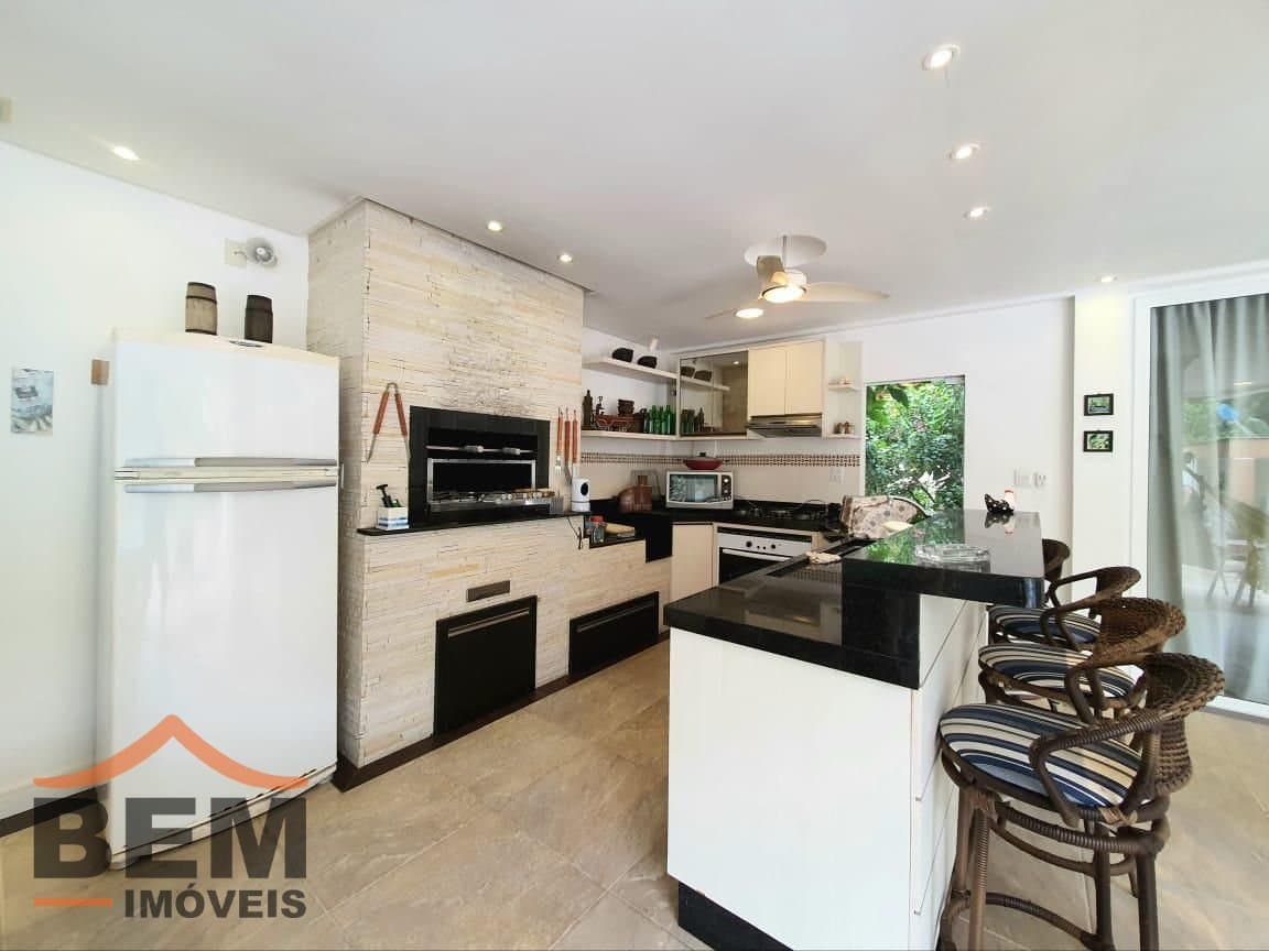 Casa para Venda com 4 quartos e 376m² no bairro Ressacada, em Itajaí