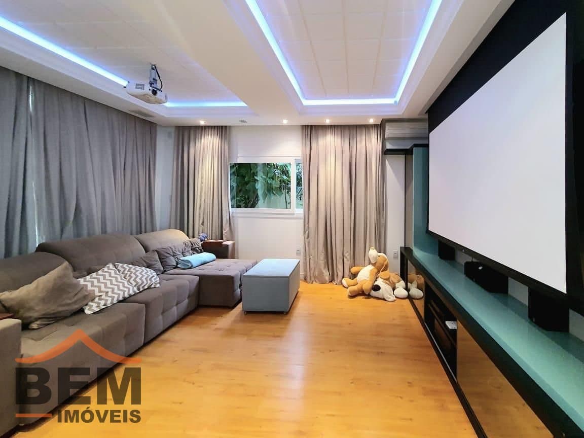 Casa para Venda com 4 quartos e 376m² no bairro Ressacada, em Itajaí
