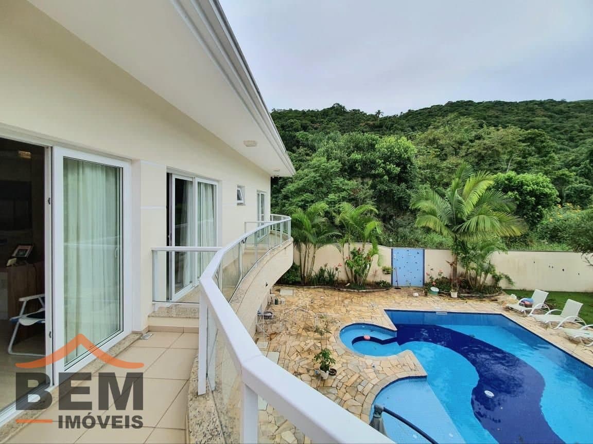 Casa para Venda com 4 quartos e 376m² no bairro Ressacada, em Itajaí